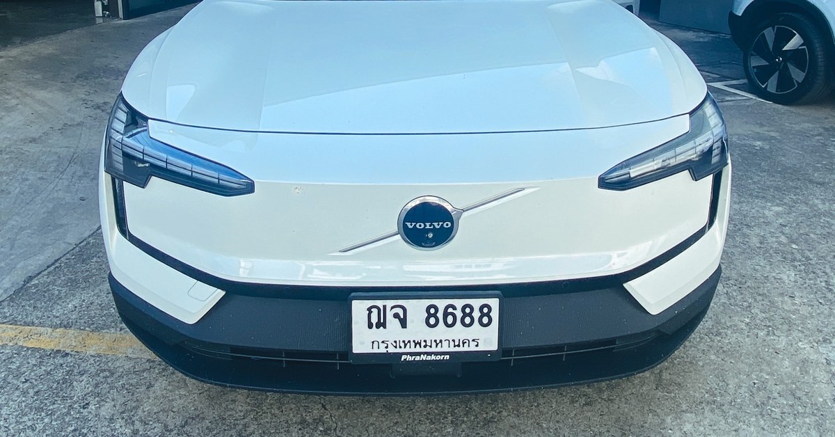 เปลี่ยนเลขทะเบียนรถติดไฟแนนซ์ ป้าย ณจ 8688 บนรถ Volvo